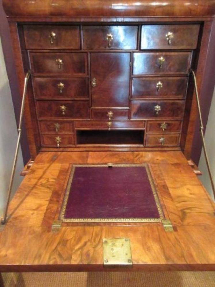 Very Original William & Mary Period Walnut Fitted Escritoire - Image 5