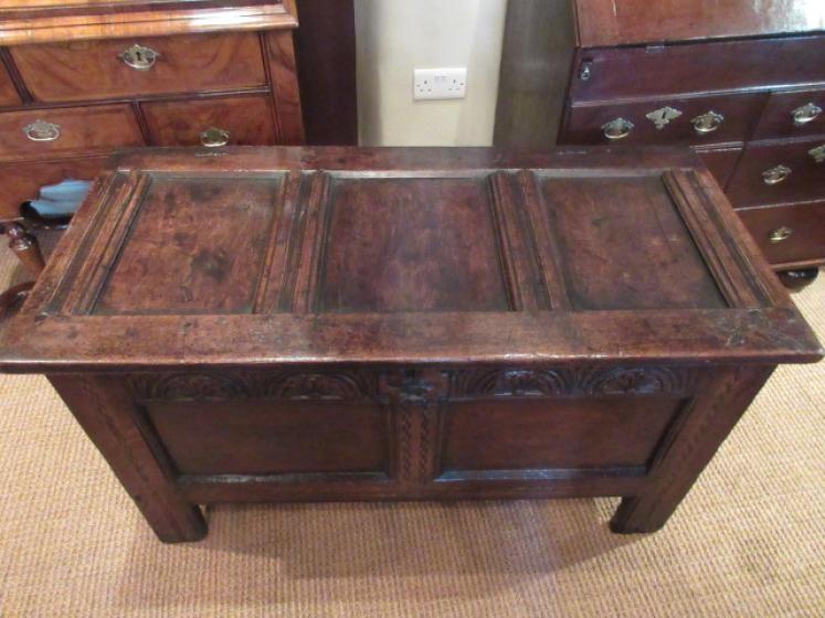 George II Period Oak Three Panel Yorkshire Coffer - Image 2