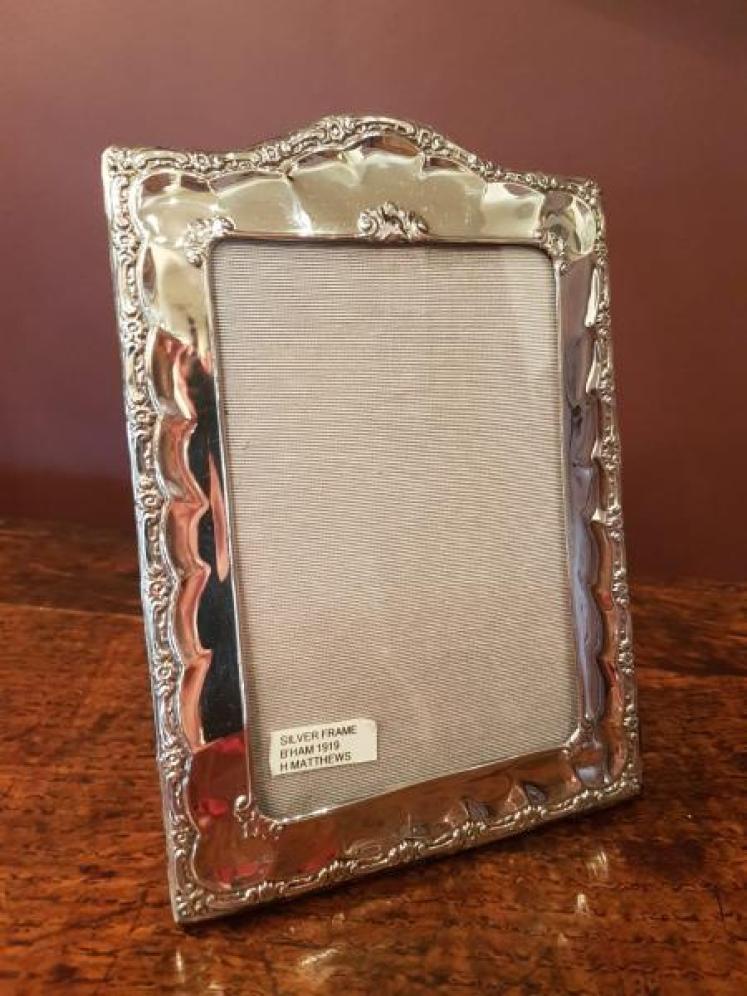 George V Decorative Silver Photo Frame - Image 1