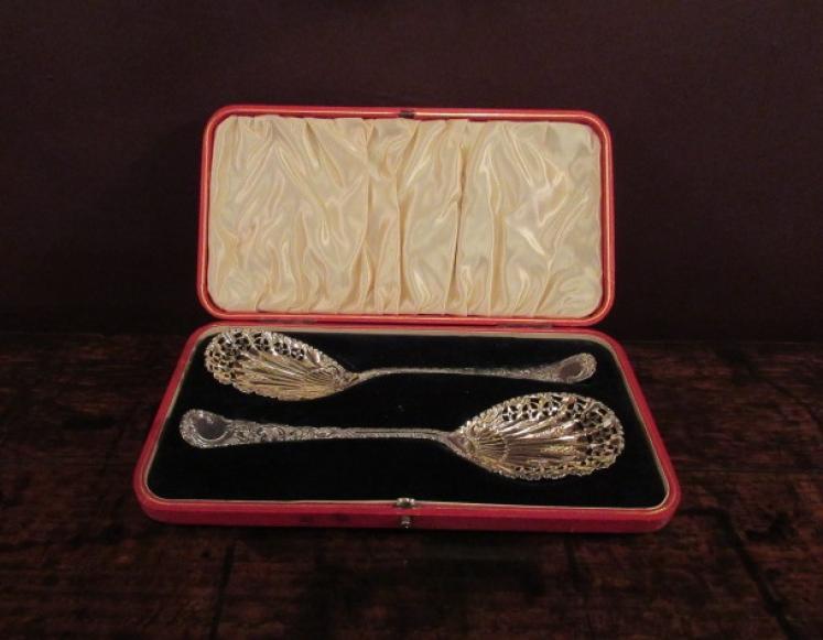 Boxed Pair of Victorian Silver Berry Spoons - Image 1