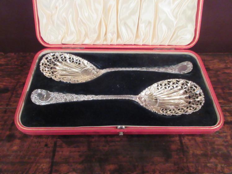 Boxed Pair of Victorian Silver Berry Spoons - Image 2