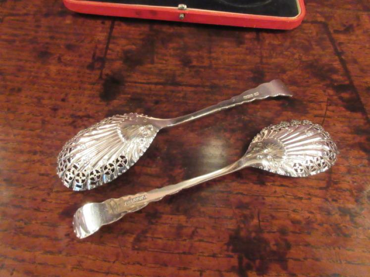 Boxed Pair of Victorian Silver Berry Spoons - Image 5
