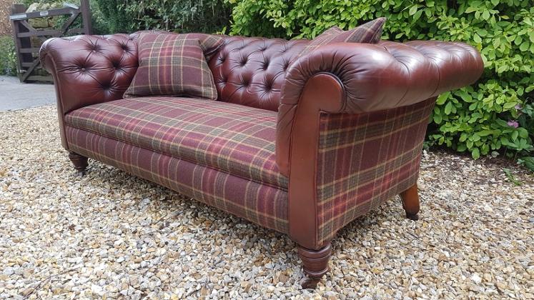 Superb Mid Victorian Leather Chesterfield Sofa - Image 2