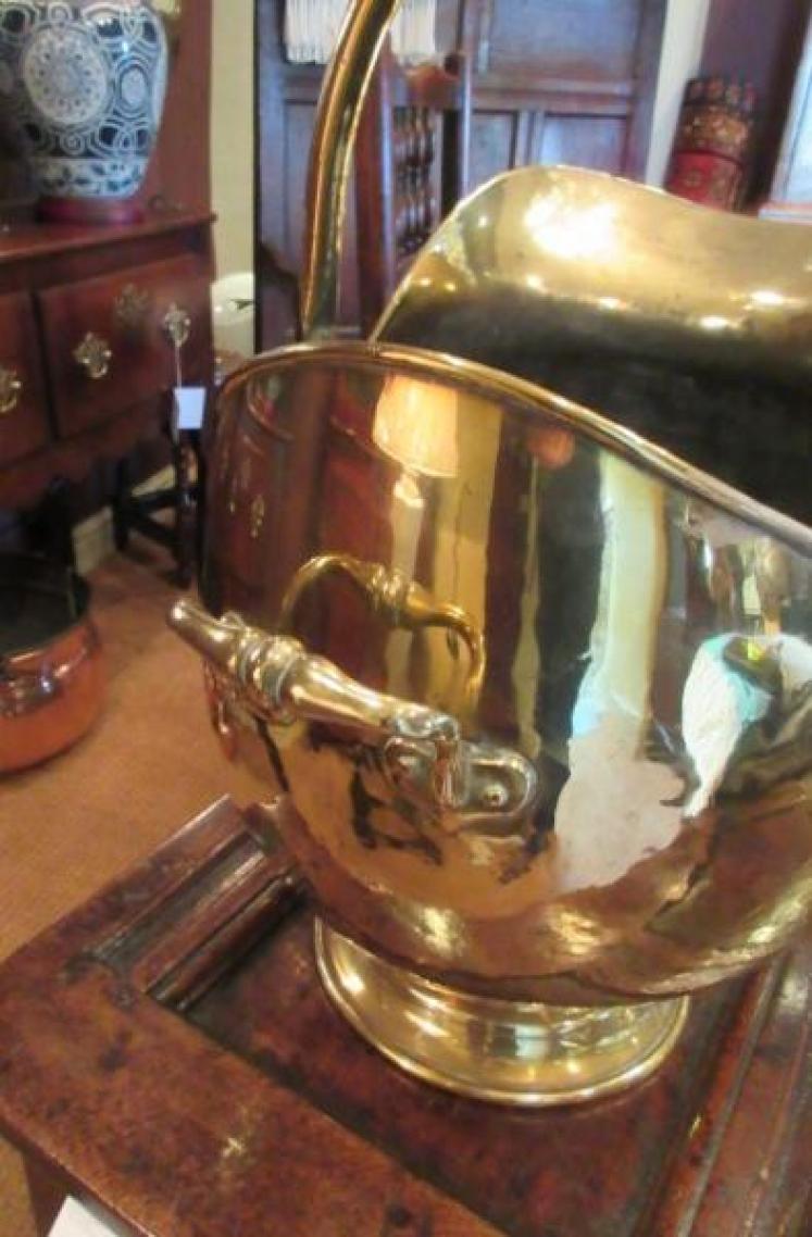 Mid Victorian Polished Brass Coal Scuttle - Image 2
