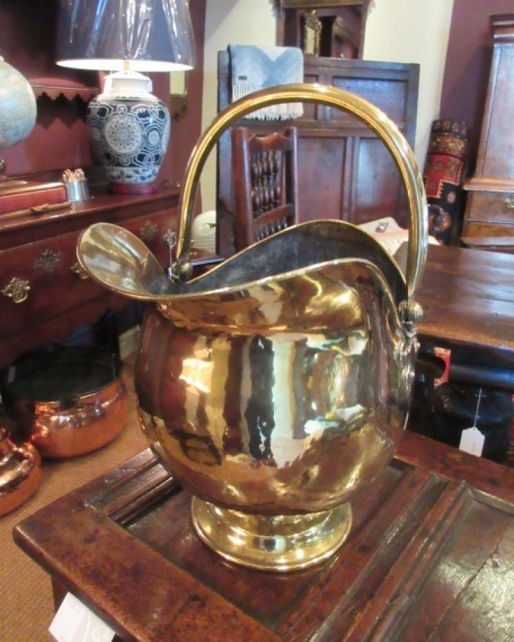 Mid Victorian Polished Brass Coal Scuttle - Image 3
