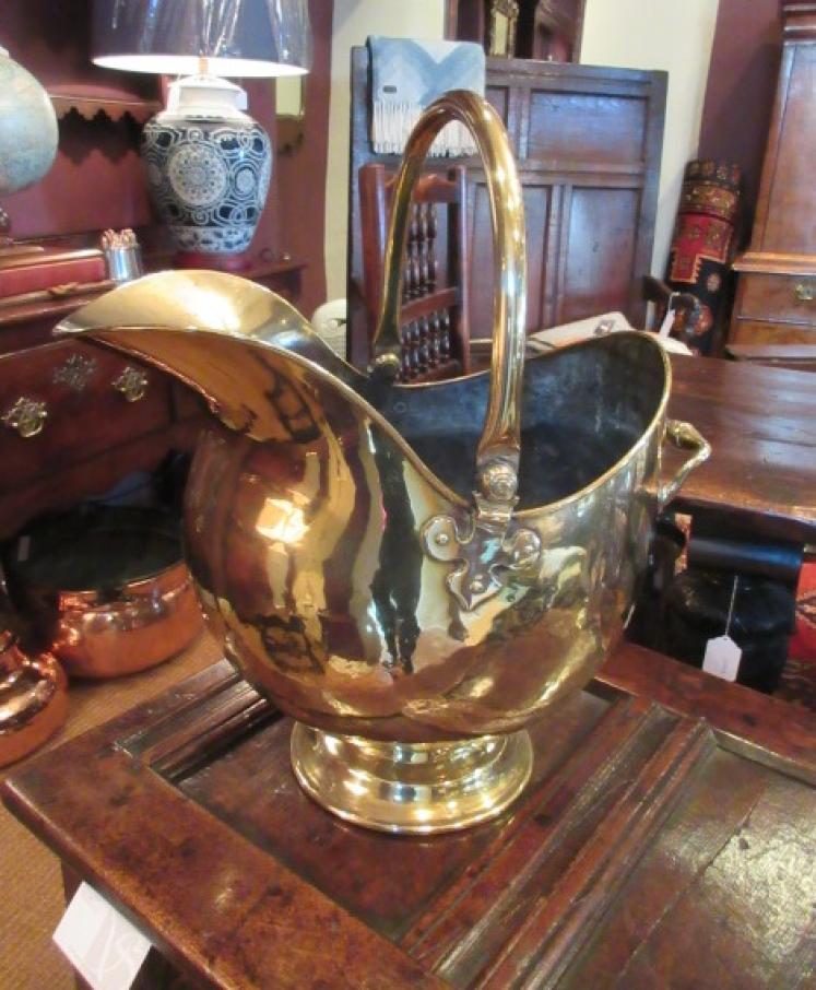 Mid Victorian Polished Brass Coal Scuttle - Image 4
