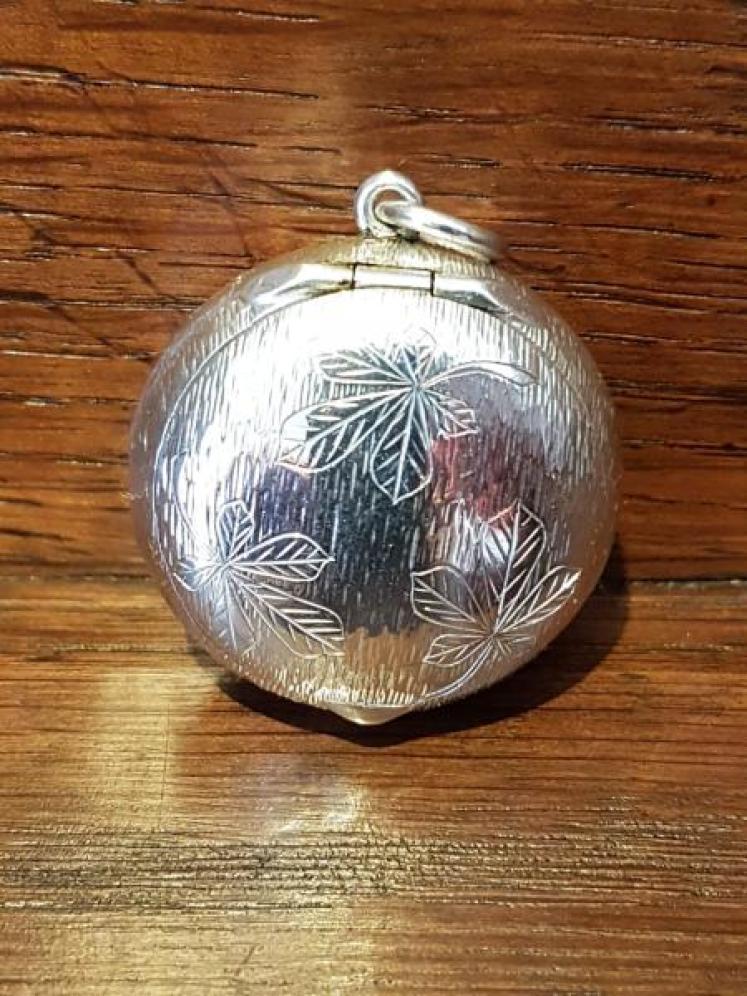 Victorian Engraved Silver Snuff - Image 2