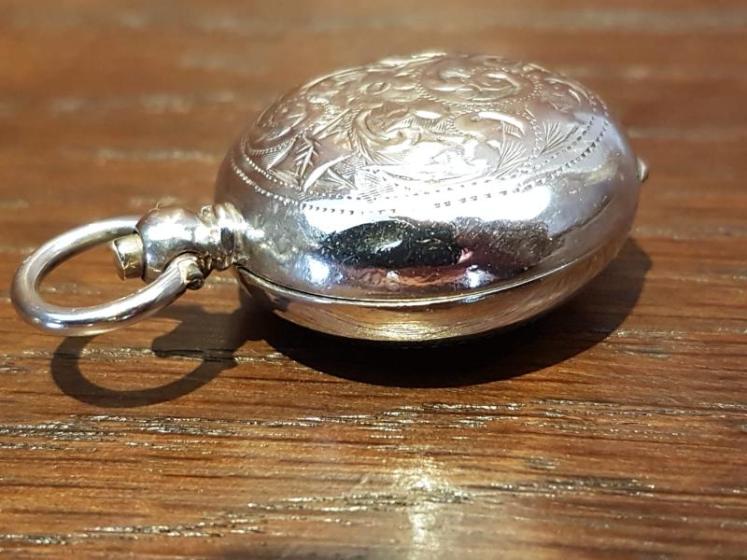 Engraved George V Silver Sovereign Case - Image 1