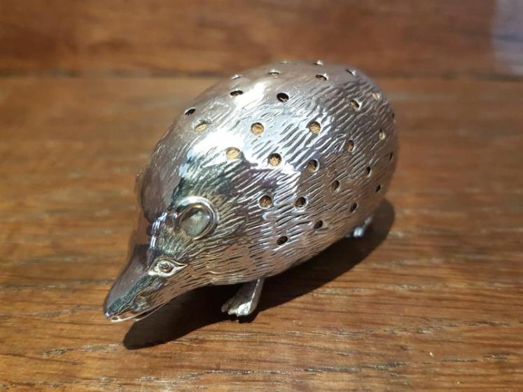 Levi & Salamon Silver Hedgehog and Hoglet Pin Cushions - Image 2