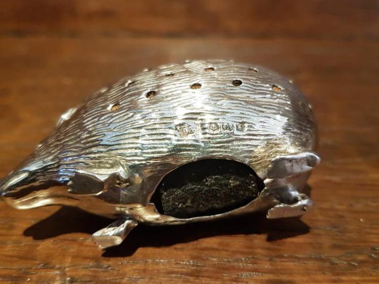 Levi & Salamon Silver Hedgehog and Hoglet Pin Cushions - Image 4