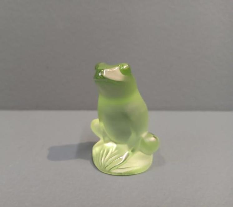 Lalique Light Green Opalescent Frog - Image 4