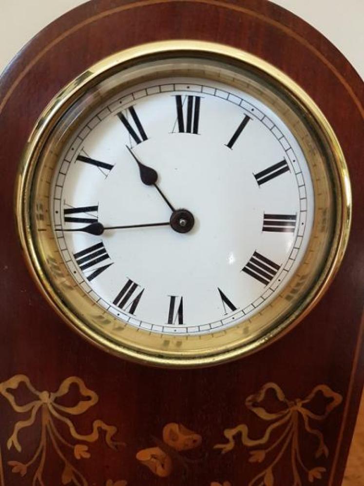 Small Edwardian Period Fruitwood Inlaid Mantel Clock - Image 3