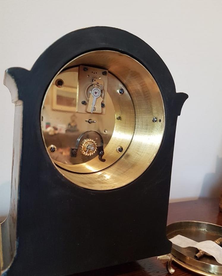 Edwardian Antique Chinioserie Lacquered Mantel Clock - Image 4