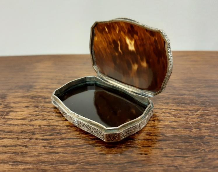 Fine Antique Silver & Tortoiseshell Shaped Trinket Box - Image 2