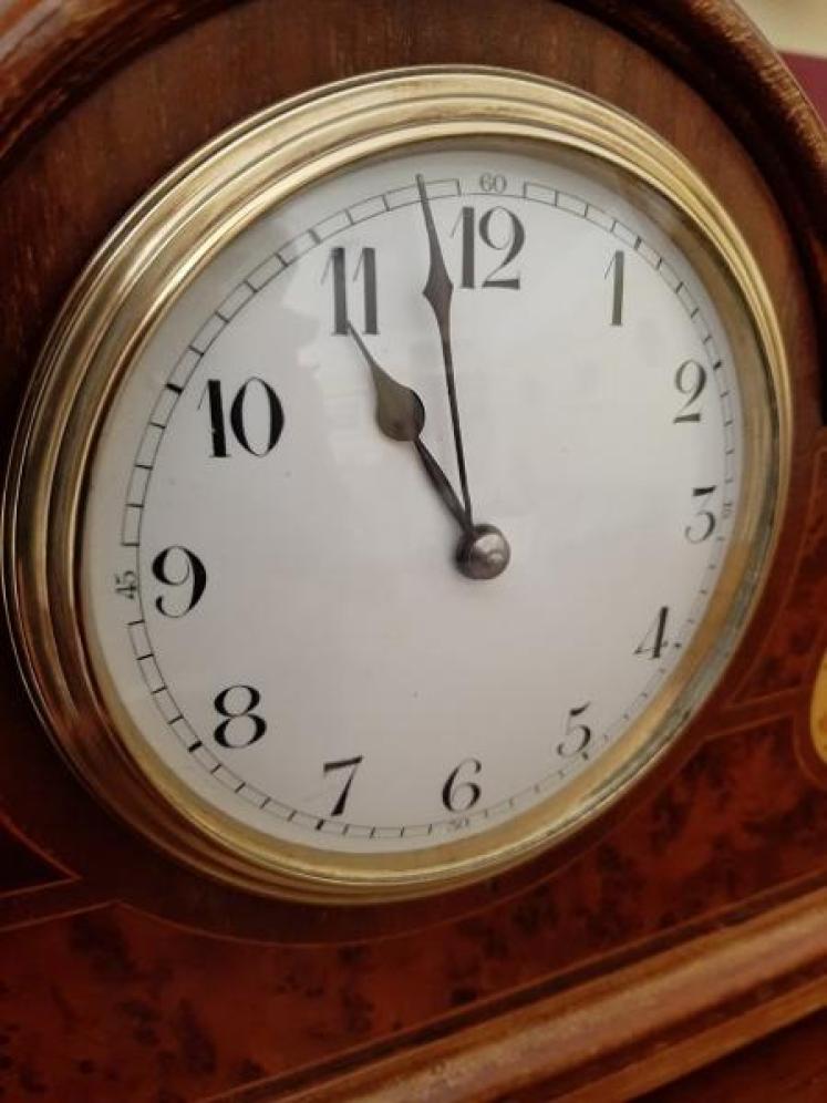 Edwardian Period Antique Inlaid Shaped Mantel Clock - Image 2