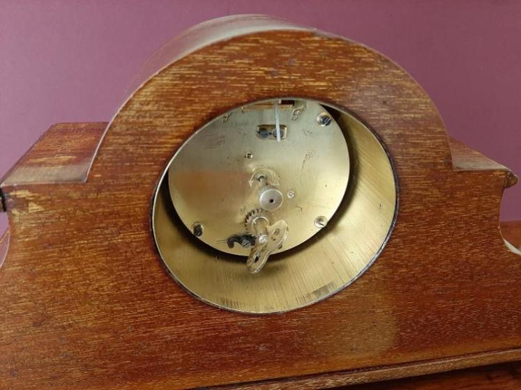 Edwardian Period Antique Inlaid Shaped Mantel Clock - Image 4