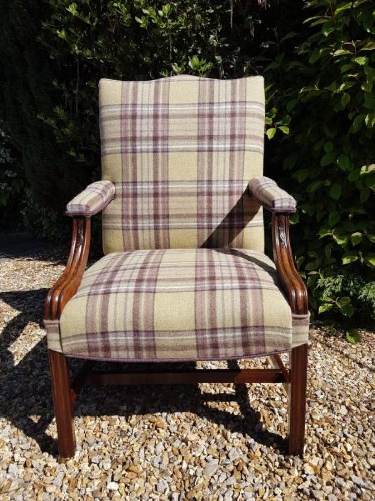 Superb George III Mahogany Gainsborough Chair  - Image 1
