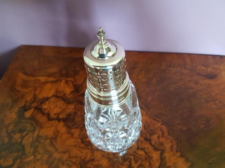 Quality Fretted Silver Top Cut Crystal Sugar Castor - Image 2