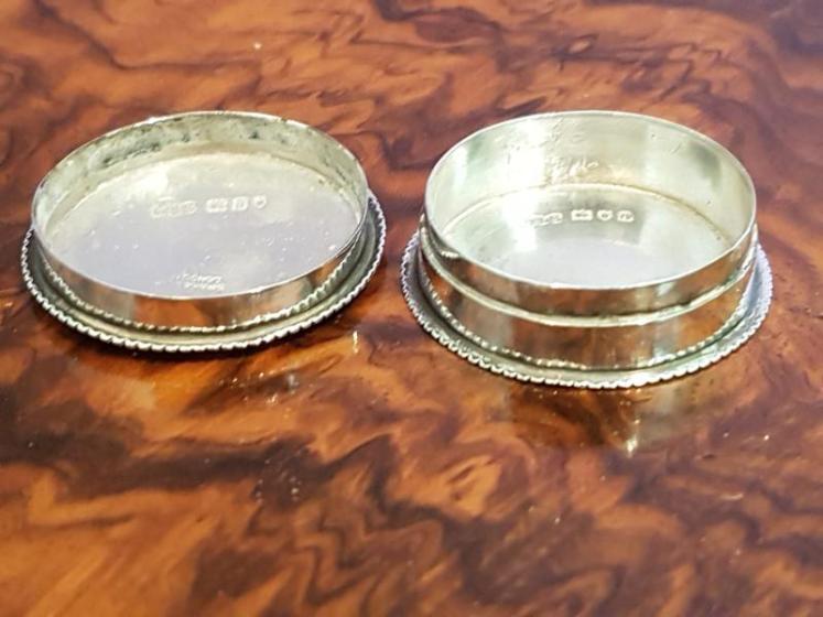 Antique Victorian Silver Pill Box - Image 2