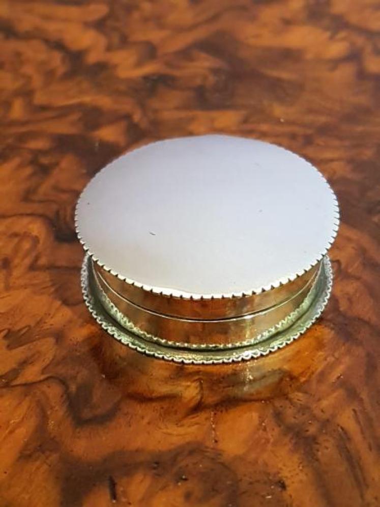 Antique Victorian Silver Pill Box - Image 3