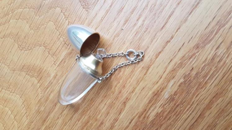 Victorian Silver Hinge Top Travelling Scent - Image 3