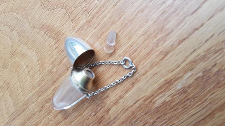 Victorian Silver Hinge Top Travelling Scent - Image 4