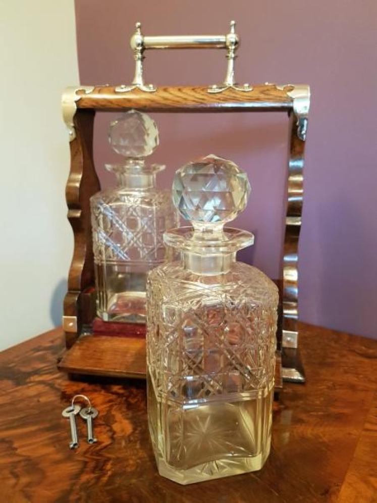 Top Quality Mid Victorian Antique Two Bottle Tantalus - Image 2