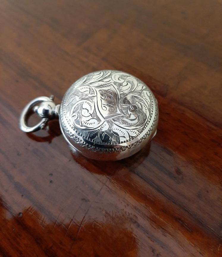 George V Antique Silver Engraved Sovereign Case - Image 1