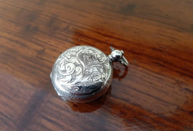 George V Antique Silver Engraved Sovereign Case - Image 5