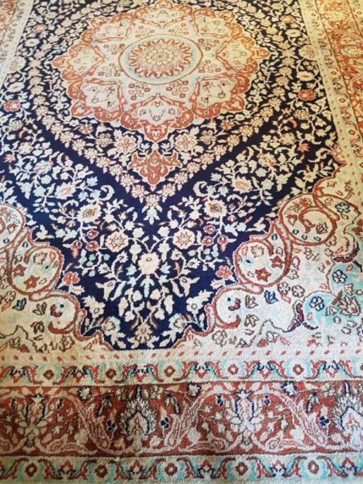 Old Persian silk rug - Image 2