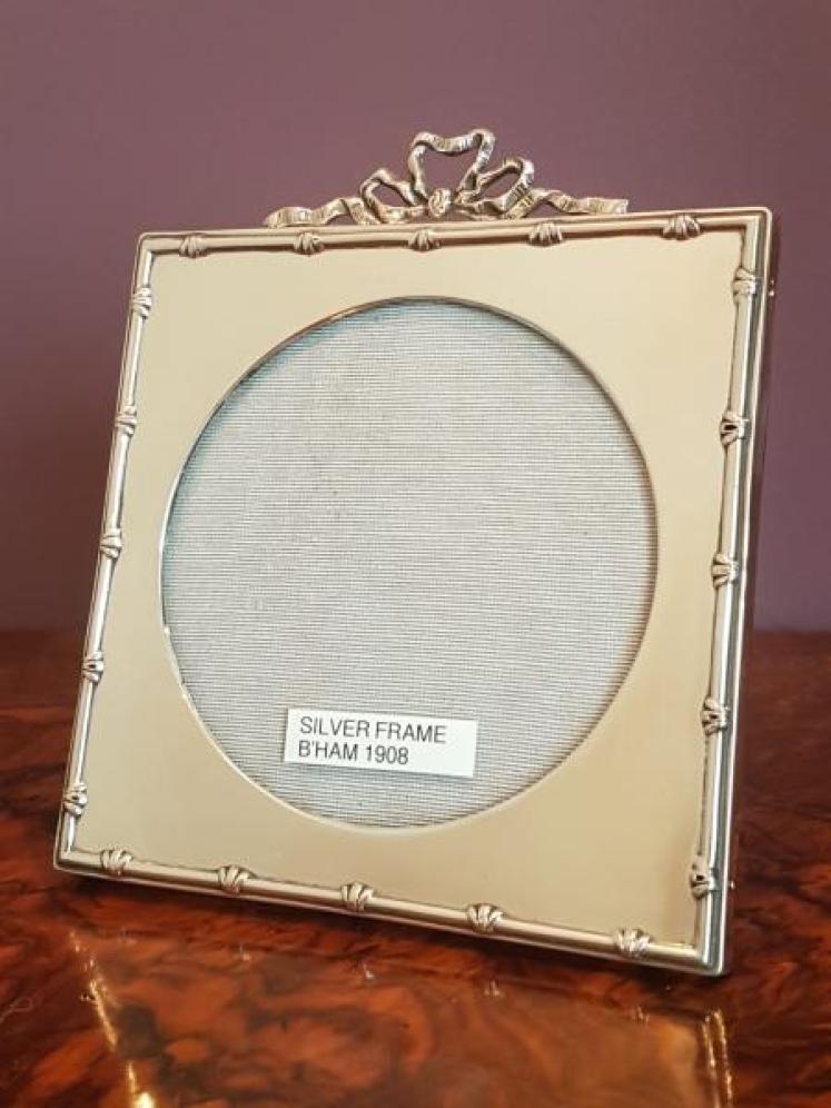 Fine Quality Antique Edwardian Silver Photo Frame - Image 1