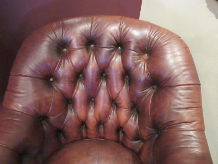 1930's Leather Buttoned Back Armchair - Image 4