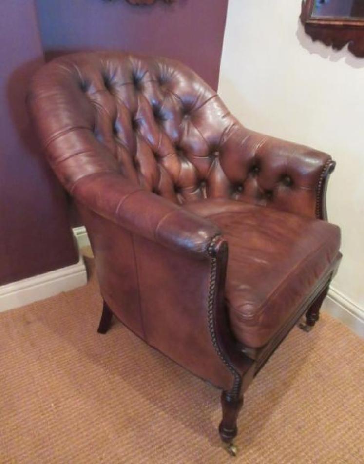 1930's Leather Buttoned Back Armchair - Image 5