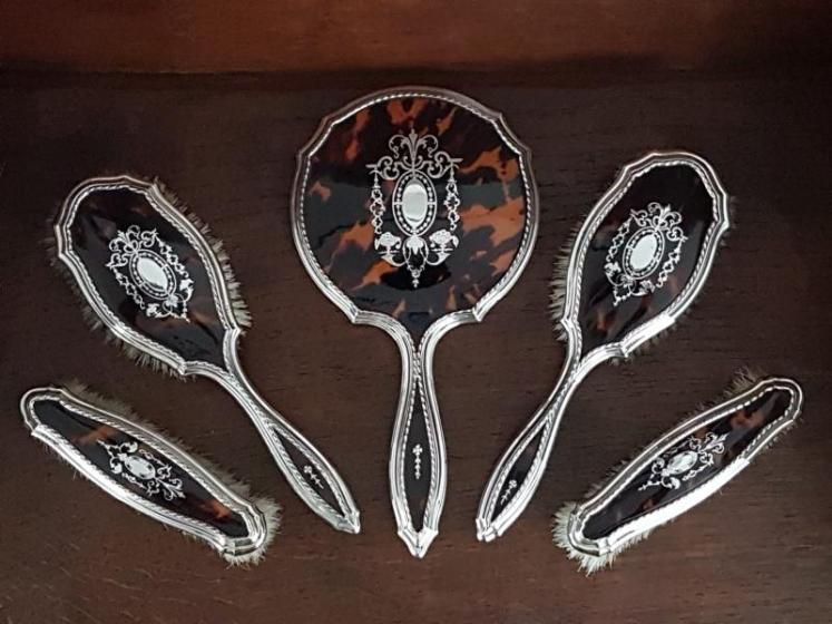 George V Silver and Tortoise Shell five Piece Dressing Set - Image 1
