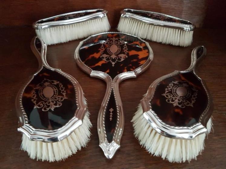 George V Silver and Tortoise Shell five Piece Dressing Set - Image 2
