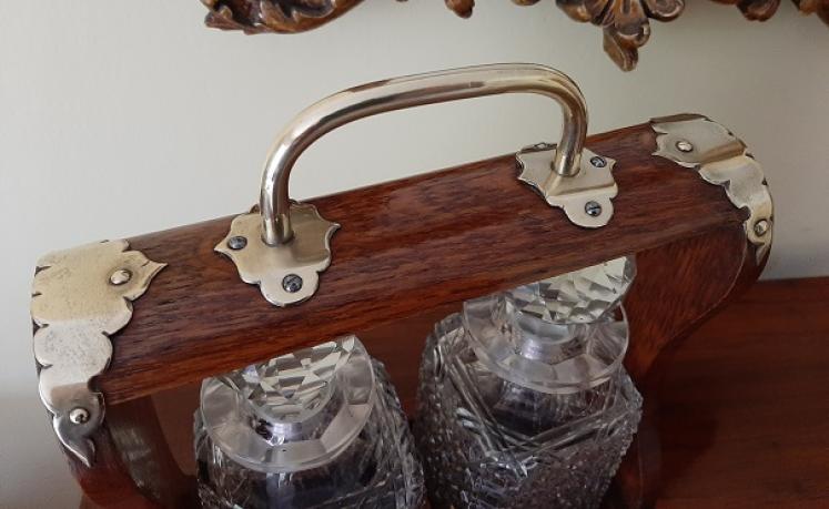 Superb Victorian Antique Polished Oak Tantalus - Image 3