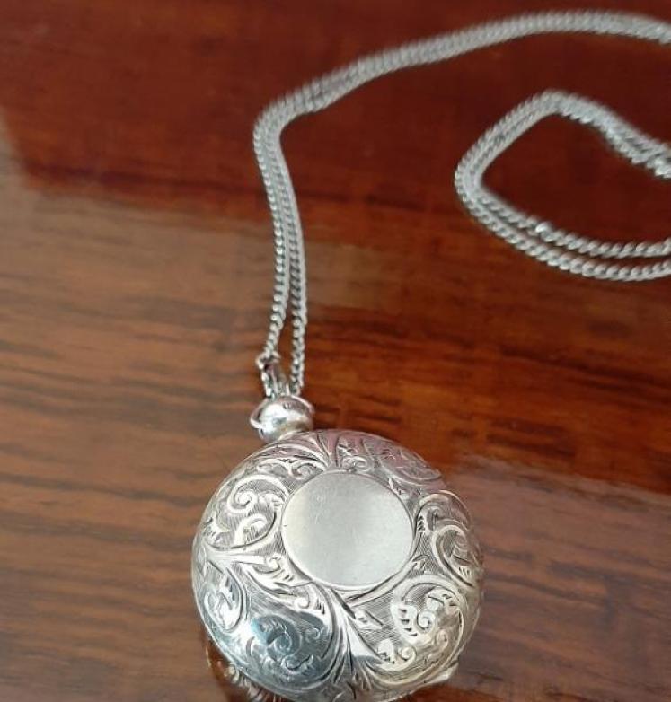 Edwardian Antique Silver Engraved Sovereign Case - Image 1