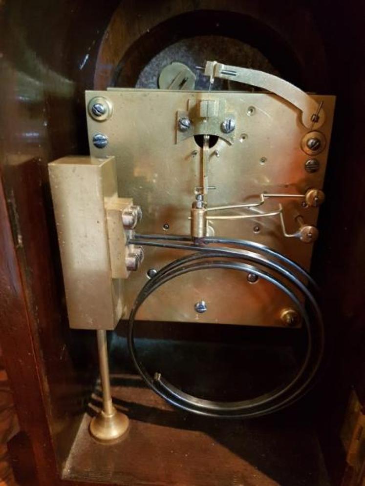 Edwardian Figured Mahogany Lancet Top Quarter Striking Mantel Clock - Image 3