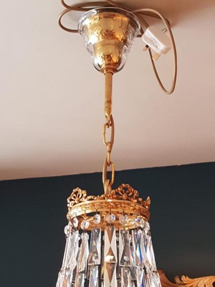 Superb Edwardian Cut Crystal and Gilt Bronze Chandelier  - Image 4