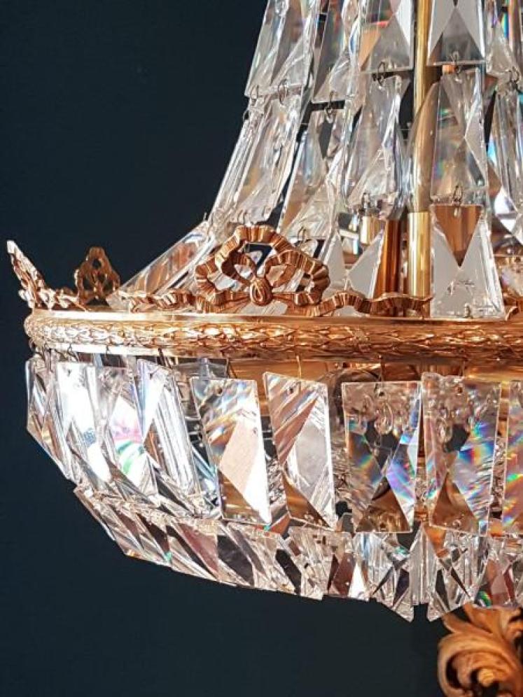Superb Edwardian Cut Crystal and Gilt Bronze Chandelier  - Image 5
