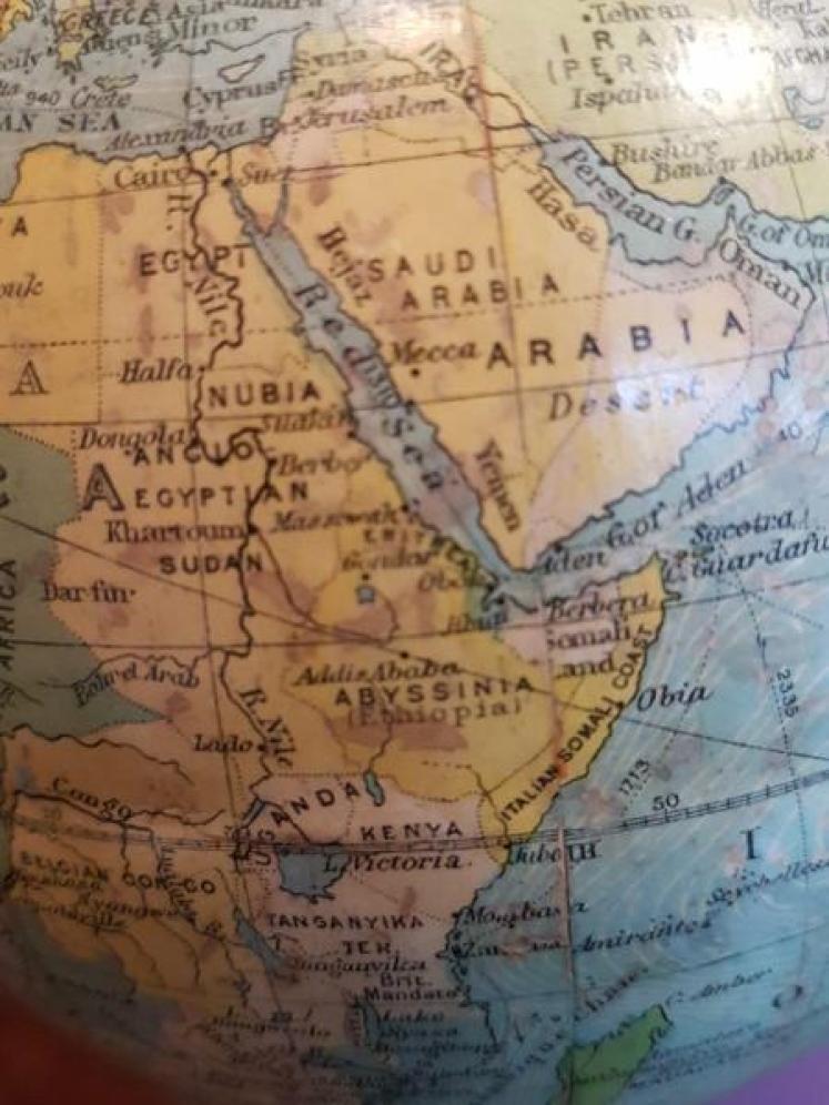 1930's Phillips paper mache 6" Globe - Image 3