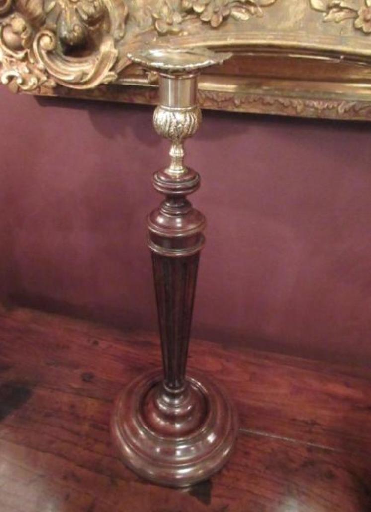 Fine Pair of George III Antique Mahogany Candlesticks - Image 2