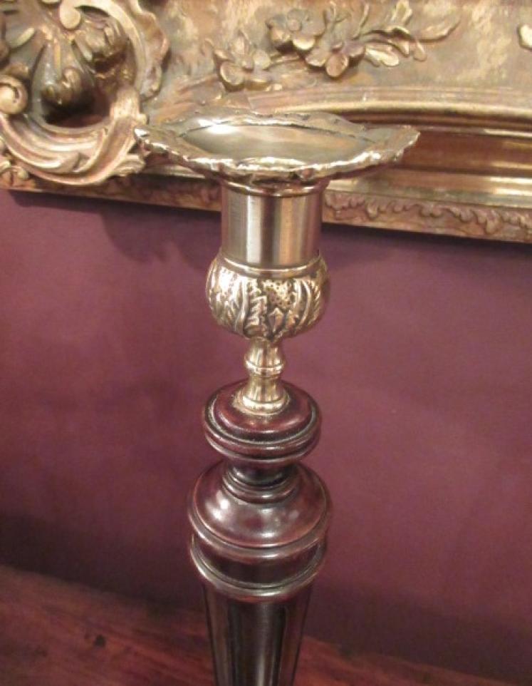 Fine Pair of George III Antique Mahogany Candlesticks - Image 3
