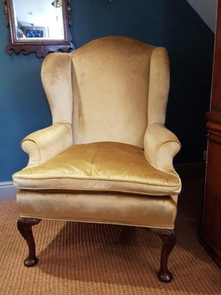 Fine Victorian Walnut Cabriole Leg Wing Back Arm Chair - Image 1