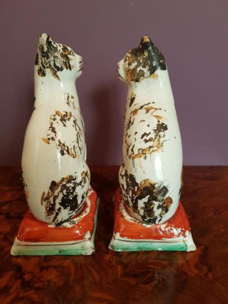 Rare Matching Pair of Antique Staffordshire Pottery Cats - Image 2