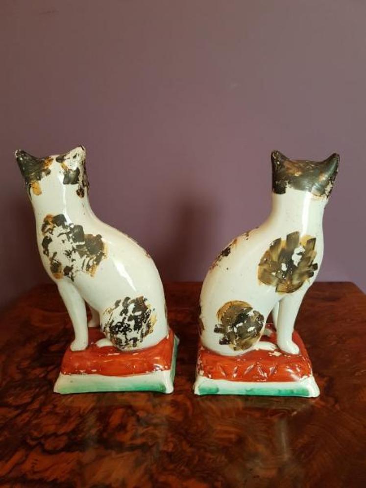 Rare Matching Pair of Antique Staffordshire Pottery Cats - Image 3