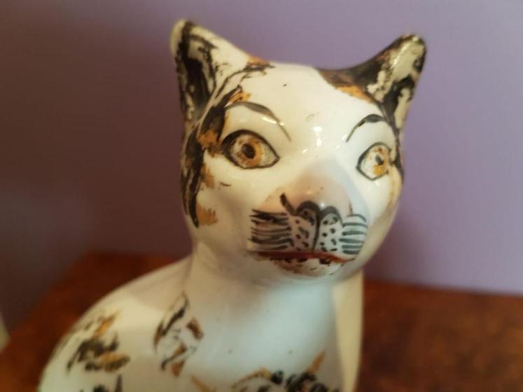 Rare Matching Pair of Antique Staffordshire Pottery Cats - Image 4