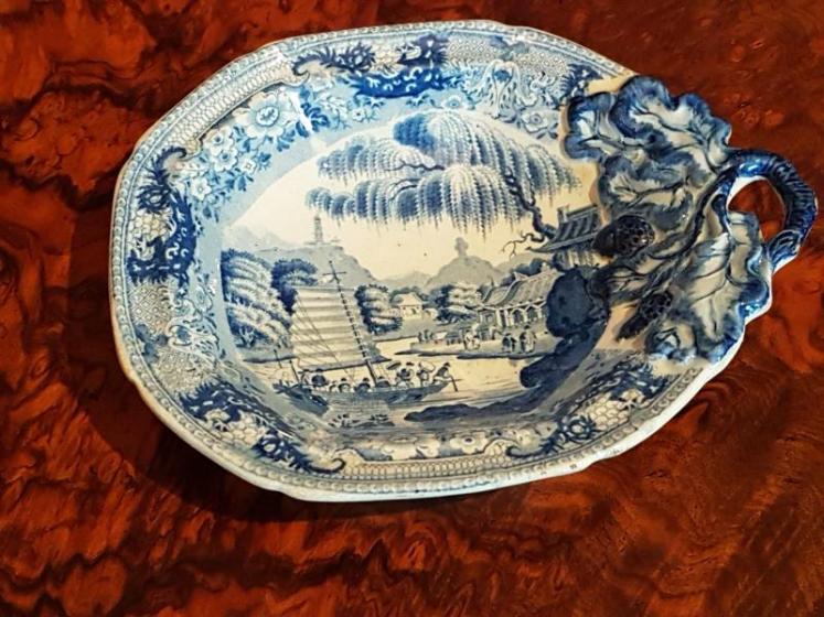 Early 19th Century Davenport Pickle Dish - Image 1