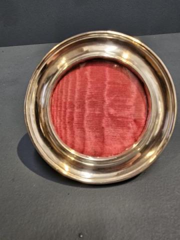 Antique Circular Silver Photo Frame by Charles Boyton & Son Ltd of Birmingham