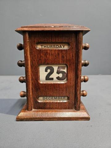 Antique Edwardian Oak Perpetual Desk Calendar at Sturmans Antiques calendar for sale
